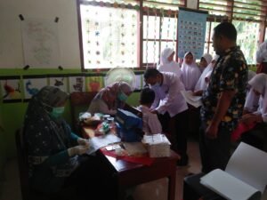 Hebat, 80 Siswa MIN 2 Pasbar Jalani Program Vaksinasi