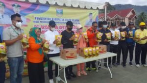 Meringankan Beban, Pemkab Solok Selatan Operasi Pasar Minyak Goreng