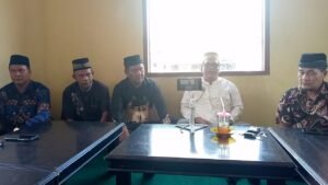 Tuanku H Asrul SE MH Yang Dipertuan Kinali, dan Pengurus KAN Jumpa Pers