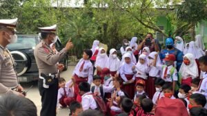 Tim Vaksinasi Polres Agam Gelar Kegiatan di SD Negeri 09 Balai Satu