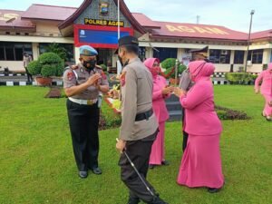 Polres Agam Gelar Upacara Kenaikan Pangkat Pengabdian Anggota