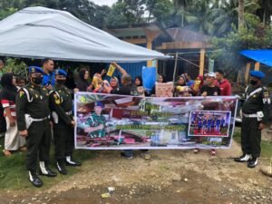 Denpom 1/4 Padang dan Indonesia Fortuner (IFC), Serahkan Bantuan