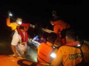 Kapal Longboat Terbalik Dihantam di Perairan Tupejat Sipora Utara