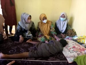 TP PKK Pasbar Kunjungi Korban Gempa di RSUP M. Djamil Padang