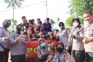 Polwan Polda Sumbar Antarkan Bantuan dan Trauma Hearing Gempa Malampah