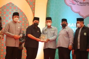 BKPRMI Berikan Gelar Tokoh Peduli Remaja Masjid Kepada Menteri BUMN Erick Thohir