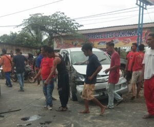 Kecelakaan Lalin di Lintas Sungai Dareh, Truk Terguling Diterjang Avanza
