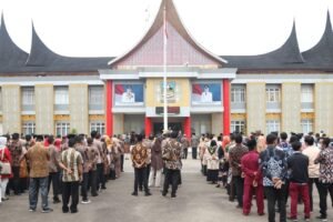 Bupati Dharmasraya Pimpin Apel Gabungan Jelang Libur Idul Fitri 1443 H, Sampaikan Salam Kepada Keluarga