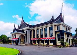 Perantau, Warga Senang, Bupati Pasaman Gelar Shalat Id di Halaman Kantor Bupati