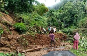 Lamban Pemda Agam, Dari Senin Jalan Malalak Barat Longsor, Masih Belum Ditolong