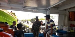 Babinsa Koramil 01 Sikabaluan Komsos di Desa Muara Sikabaluan