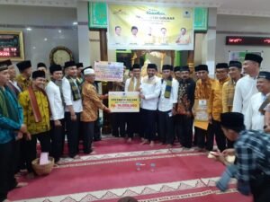 DPD Golkar Solse Serahkan Bantuan Rp60 Juta ke Masjid Baitul Rahman
