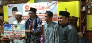 PKS Sumbar, Sosialisasi 2 Perda, Safari, Serahkan Bantuan ke Masjid Al Jihad