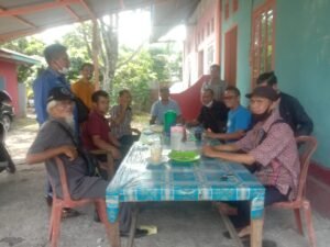 Jurnalis Pasbar Peduli Bencana Bantu Keluarga Ditimpa Pohon