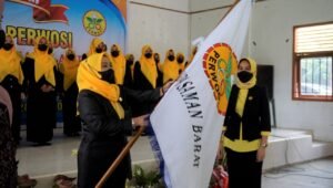 Ketua Perwosi Sumbar Kukuhkan Pengurus Perwosi Pasbar