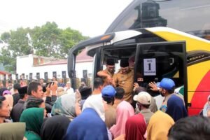 Bupati Pasaman Lepas Keberangkatan Calon Jemaah Haji, Pesan Bupati, Jaga Kesehatan