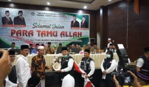 CHJ Pasbar Dilepas, Wabup Turut Antar ke Asrama di Padang