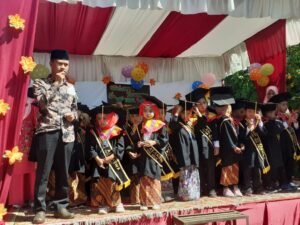 63 Murid TK Islam At-Taqwa Tigo Balai, Kec. Matur Diwisuda Iqrak