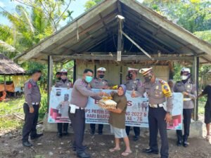 OPS Singgalang 2022 dan HUT Bhayangkara ke-76, Satlantas Polres Agam Serahkan Bantuan