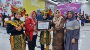 Atlet Senam Kreasi Pasbar Binaan Ny Fitri Risnawanto Harapan 3 di Palembang