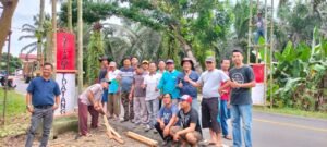 Nagari Persiapan IV Koto Barat Dirikan Gapura Dibatas Nagari Koto Baru