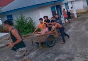 Takut Tsunami Mentawai, Warga Mengungsi, Bawa Keluarga dg Gerobak