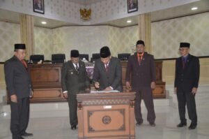 DPRD Agam Setujui Ranperda 11/2016, Boleh Lanjut Jadi Perda