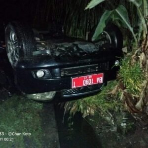 Mobil Dinas Camat Lbs Lakalantas di Sungai Sariak Malai Pd Pariaman