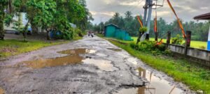 Jalan Menuju SMK Negeri 1 Kinali Memprihatinkan, Butuh Perhatian