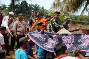 Kapolres Agam AKBP Ferry Ferdian Pimpin Pencarian Korban Tanah Lonsor