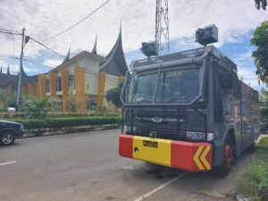 Aksi Damai Nagari Lubuk Basung, Polres Agam Kerahkan Water Canon