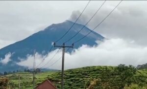 Seiring Gunung Marapi, Gunung Kerinci, Jambi, Dikhabarkan Juga Erupsi
