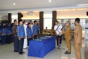 Plt. Sekda Mentawai Lantik, Ambil Sumpah, Serahkan SK PNS Formasi 2019