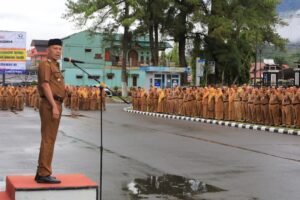 Tidak Istirahat, Pulang Umrah, Wabup Pasaman Pimpin Apel Gabungan ASN