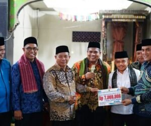 Bupati Pd. Pariaman Suhatri Bur Kunjungi Masjid Al Mukarrabin