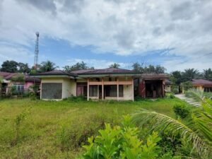 Rumah Dinas Camat Lubuk Basung di Kampung Pinang Rusak Berat