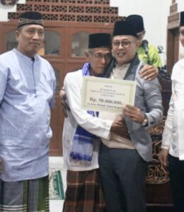 Tim Safari Ramadhan Sumbar Serahkan Bantuan Rp50 Juta di Masjid Kp. Nan VI