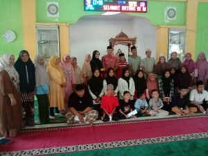 Buka Bersama, Masjid Baitul Makwa Pampangan, Serahkan Satunan Yatim