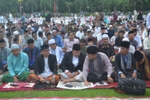 Cuaca Cerah Dukung Shalat Idul Fitri Dilapangan Kantor Bupati Agam 