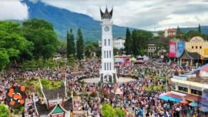 Membludak, Bukittingg Macet, One Way ke Pusat Kota Terus Diberlakukan