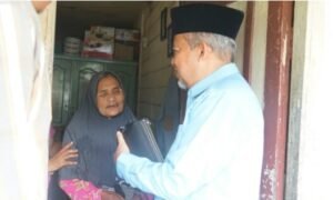 Ramadhan, Dinas Kominfo Bukittinggi Donasi ke Keluarga Kurang Mapu
