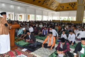 Bupati dan Wabup Pd. Pariaman Shalat Idul Fitri Bersama di Masjid Raya IKK
