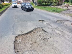 Jalan Utama Jalur Dua di Monggong Sudah Ditambal, Warga Bersyukur