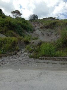 Tambang Liar di Jalan Kabupaten Solok-Solok Selatan Membahayakan Lalin