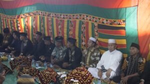 Bupati Pasbar Hadiri Tradisi “Manjalang Buya Lubuak Landua” Lepas Puasa 6