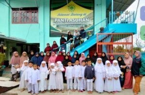 TK Islam At Taqwa Lawang Tigo Balai Matur, Berbagi Takjil ke Panti Asuhan