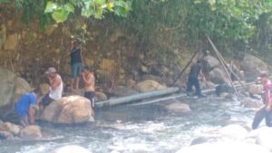 Di Pudung, Untuk Menunggu Air PDAM Datang, Bagai Menanti Mak Pulang Balai