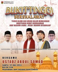 Bukittinggi Bershalawat Bersama UAS di Palataran Jam Gadang