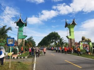 Patut Ditiru; Duo Camat, Duo Kabupaten Goro Bersama Bersihkan Perbatasan