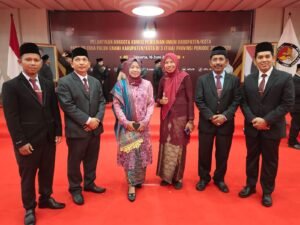 Ketua KPU RI Hasyim Asy’ari Lantik Anggota KPU Agam Periode 2023-2028